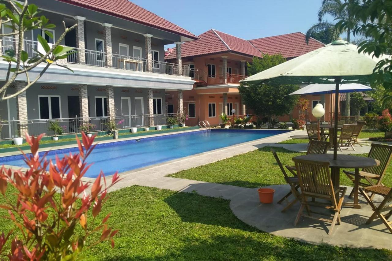 Batu Tua Puncak Redpartner 2*