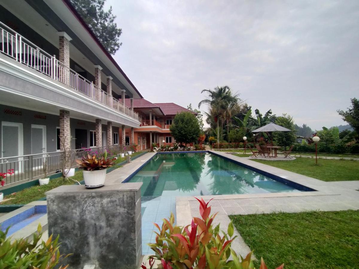 Hotel Batu Tua Puncak Redpartner 2*